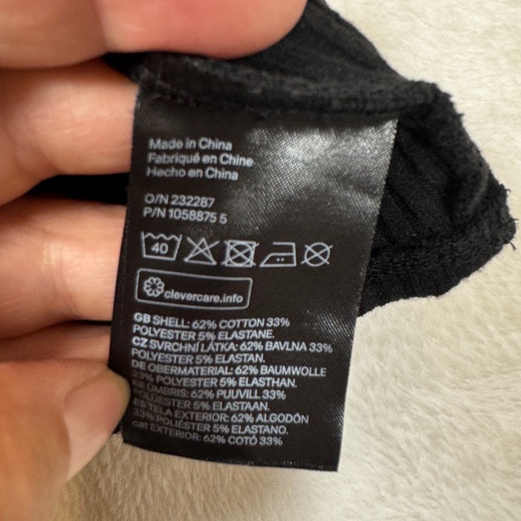 H&M Crop Top Womens Size Medium Black Short Sleeve Y2K Preppy Ribbed Goth - Picture 4 of 9